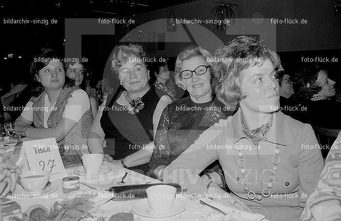 1972 Weiberfastnacht im Helenensaal Sinzig: WBHLSN-013290