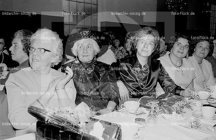 1972 Weiberfastnacht im Helenensaal Sinzig: WBHLSN-013294