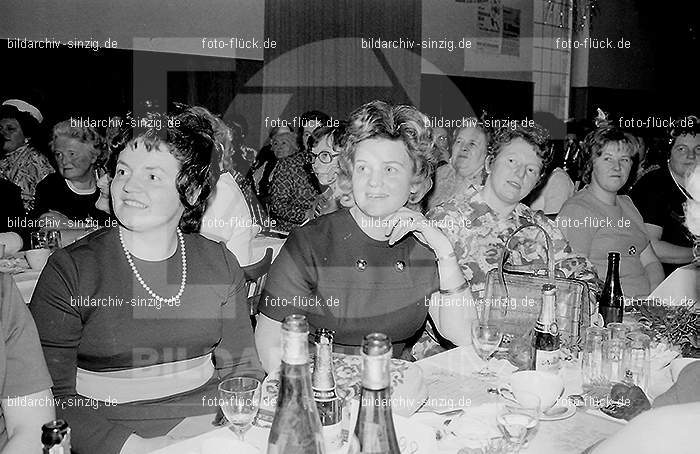 1972 Weiberfastnacht im Helenensaal Sinzig: WBHLSN-013296