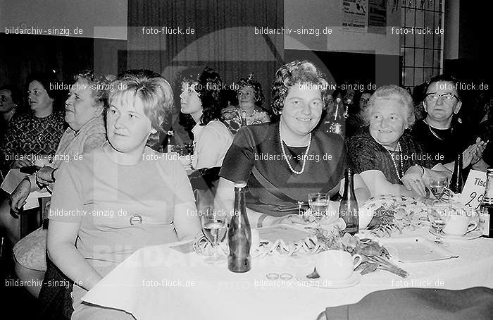 1972 Weiberfastnacht im Helenensaal Sinzig: WBHLSN-013297