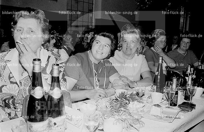 1972 Weiberfastnacht im Helenensaal Sinzig: WBHLSN-013299