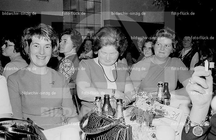 1972 Weiberfastnacht im Helenensaal Sinzig: WBHLSN-013300