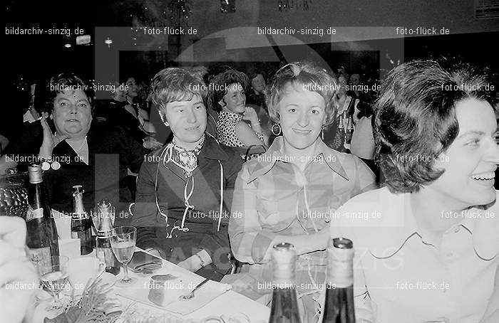 1972 Weiberfastnacht im Helenensaal Sinzig: WBHLSN-013302