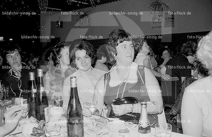 1972 Weiberfastnacht im Helenensaal Sinzig: WBHLSN-013303