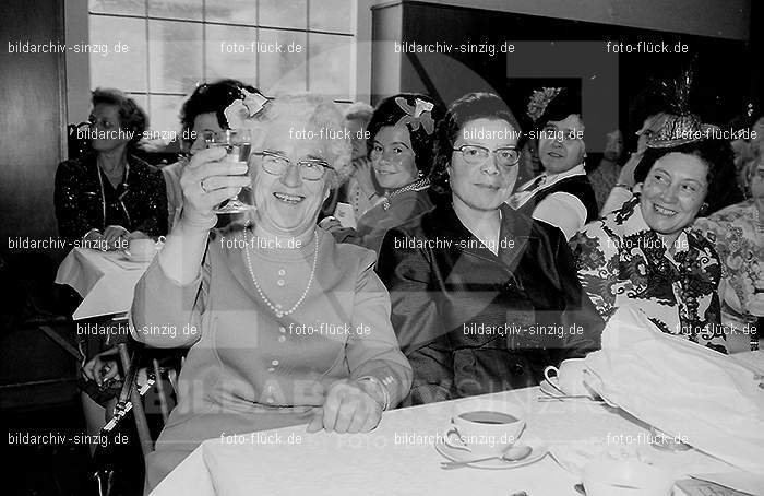 1972 Weiberfastnacht im Helenensaal Sinzig: WBHLSN-013306