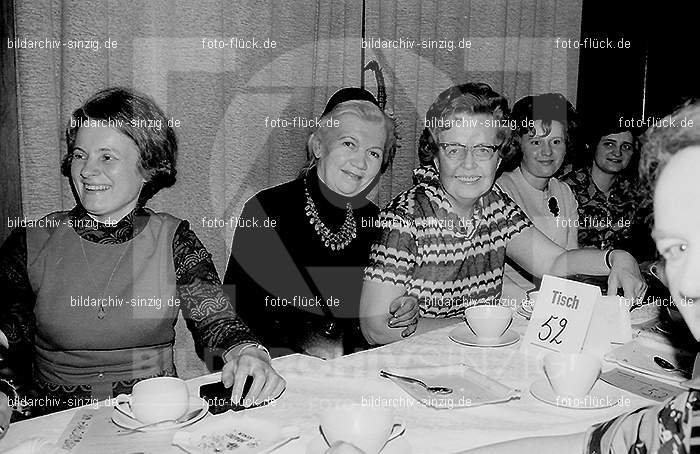 1972 Weiberfastnacht im Helenensaal Sinzig: WBHLSN-013312