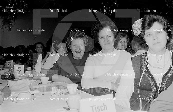 1972 Weiberfastnacht im Helenensaal Sinzig: WBHLSN-013317