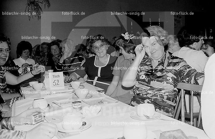 1972 Weiberfastnacht im Helenensaal Sinzig: WBHLSN-013319