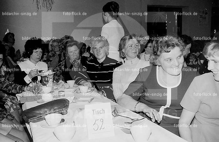 1972 Weiberfastnacht im Helenensaal Sinzig: WBHLSN-013320