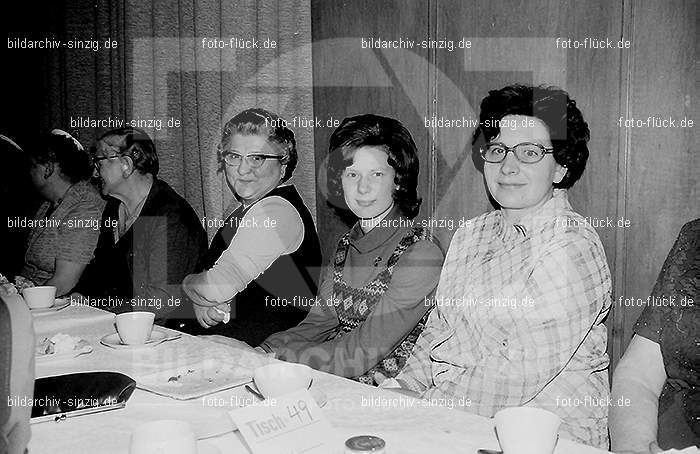 1972 Weiberfastnacht im Helenensaal Sinzig: WBHLSN-013322