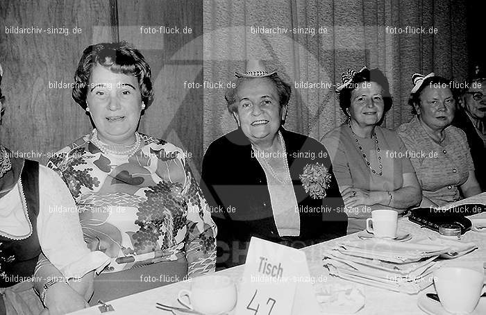 1972 Weiberfastnacht im Helenensaal Sinzig: WBHLSN-013324