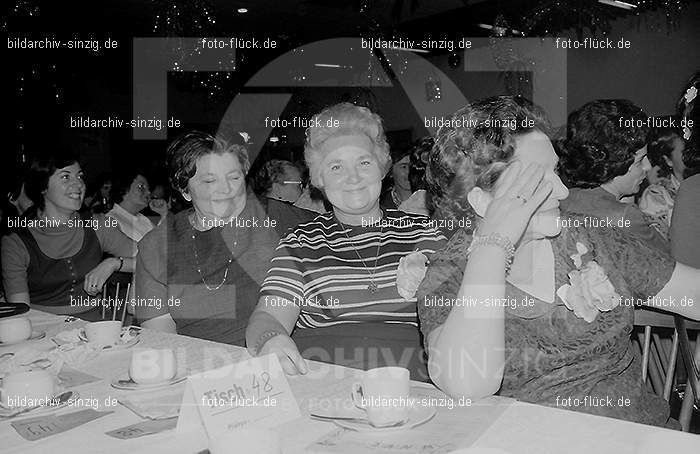 1972 Weiberfastnacht im Helenensaal Sinzig: WBHLSN-013328