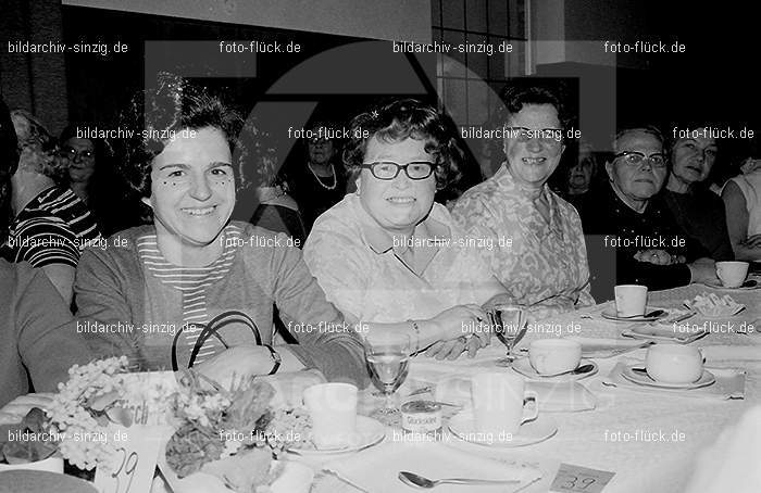 1972 Weiberfastnacht im Helenensaal Sinzig: WBHLSN-013332