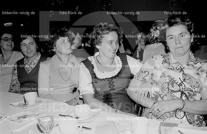 1972 Weiberfastnacht im Helenensaal Sinzig: WBHLSN-013336