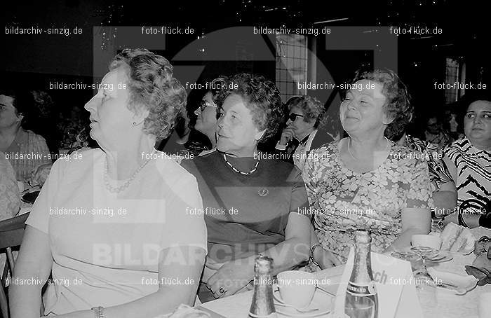 1972 Weiberfastnacht im Helenensaal Sinzig: WBHLSN-013343