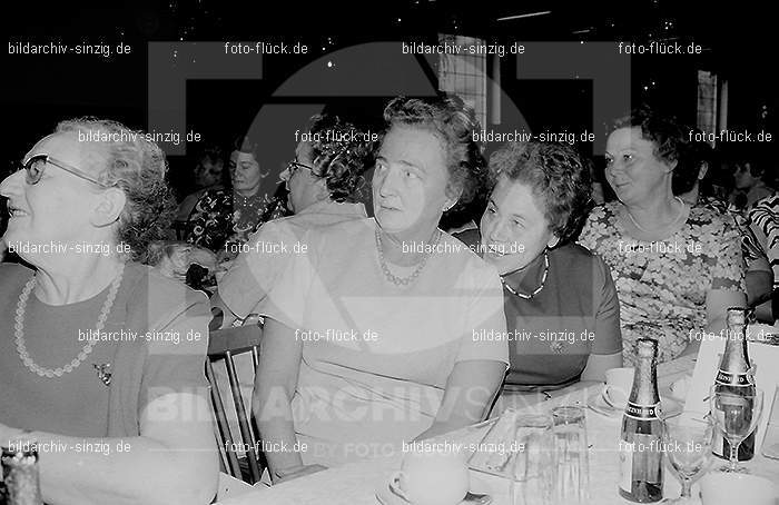 1972 Weiberfastnacht im Helenensaal Sinzig: WBHLSN-013344