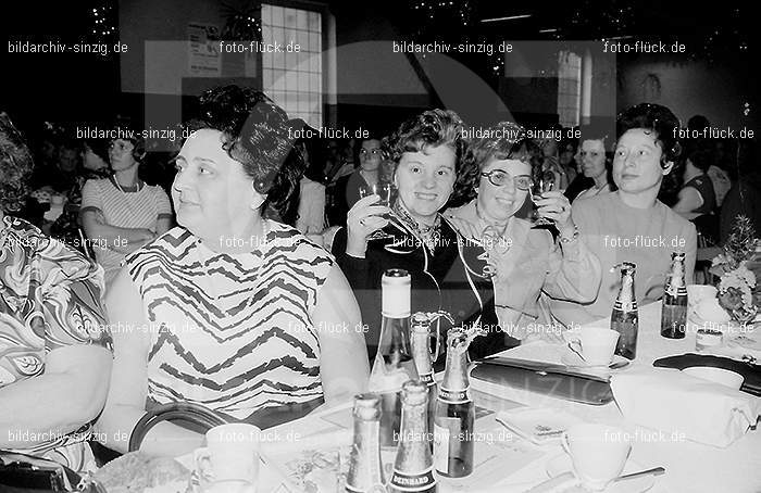 1972 Weiberfastnacht im Helenensaal Sinzig: WBHLSN-013346