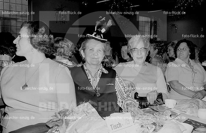 1972 Weiberfastnacht im Helenensaal Sinzig: WBHLSN-013351