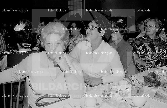 1972 Weiberfastnacht im Helenensaal Sinzig: WBHLSN-013354