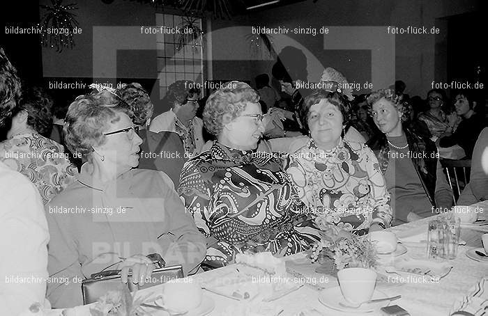 1972 Weiberfastnacht im Helenensaal Sinzig: WBHLSN-013355