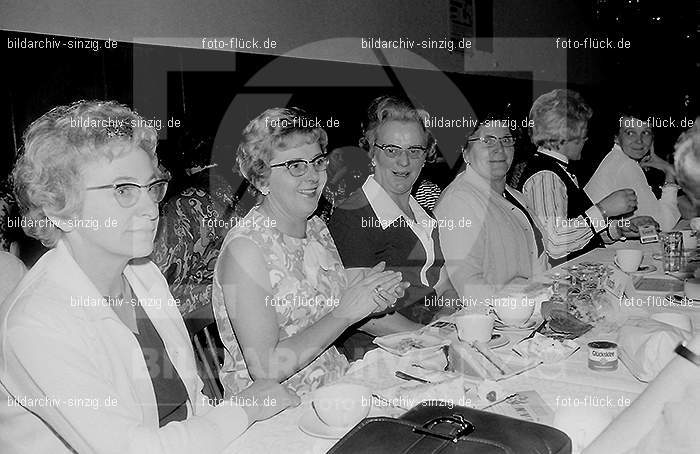 1972 Weiberfastnacht im Helenensaal Sinzig: WBHLSN-013357