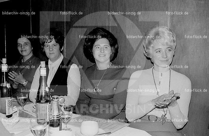 1972 Weiberfastnacht im Helenensaal Sinzig: WBHLSN-013360