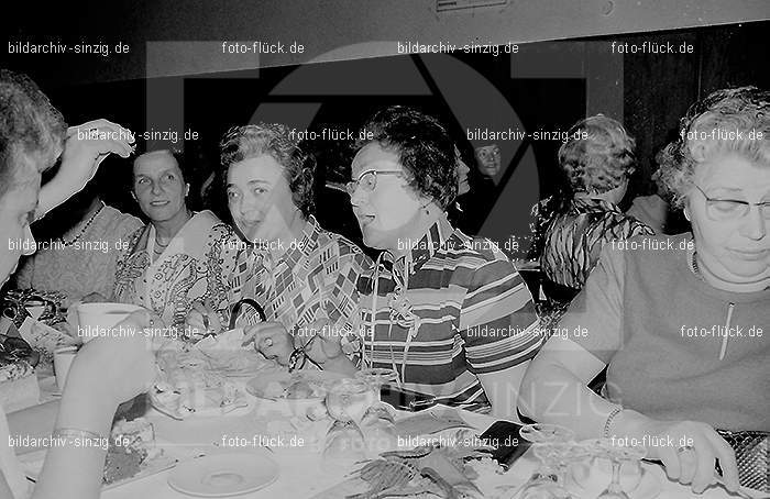 1972 Weiberfastnacht im Helenensaal Sinzig: WBHLSN-013366