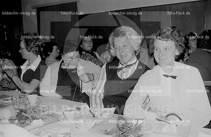 1972 Weiberfastnacht im Helenensaal Sinzig: WBHLSN-013372