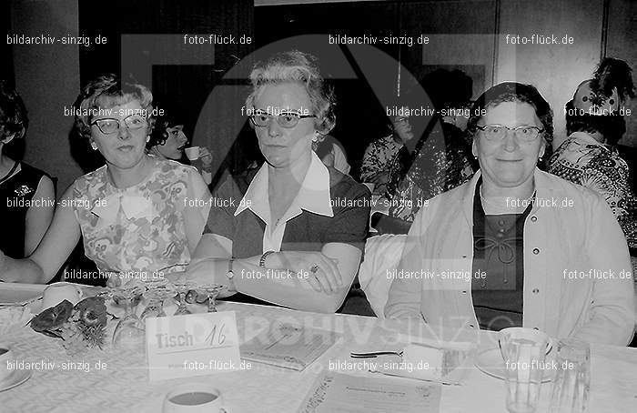 1972 Weiberfastnacht im Helenensaal Sinzig: WBHLSN-013373