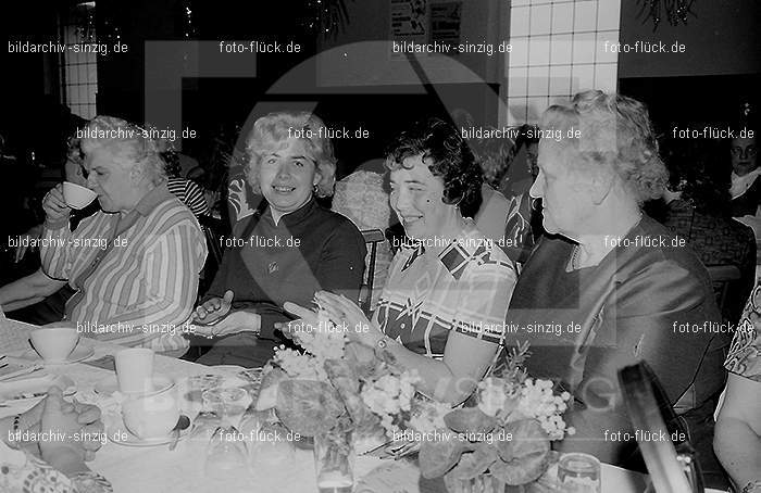 1972 Weiberfastnacht im Helenensaal Sinzig: WBHLSN-013376