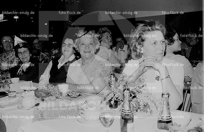 1972 Weiberfastnacht im Helenensaal Sinzig: WBHLSN-013379