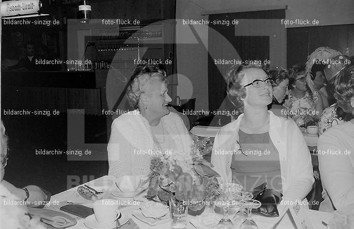 1972 Weiberfastnacht im Helenensaal Sinzig: WBHLSN-013382