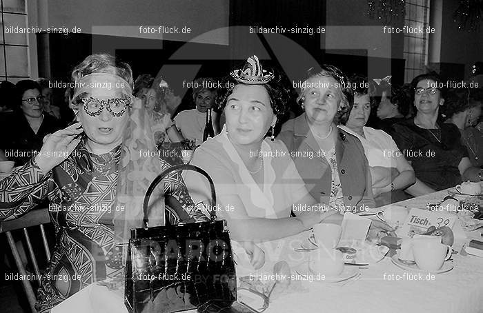 1972 Weiberfastnacht im Helenensaal Sinzig: WBHLSN-013386