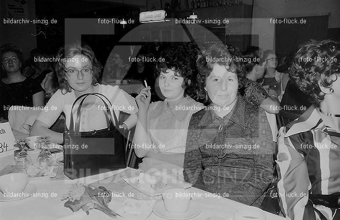 1972 Weiberfastnacht im Helenensaal Sinzig: WBHLSN-013389