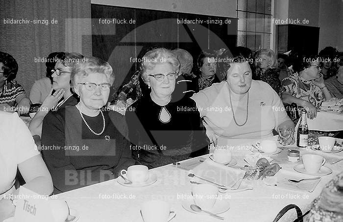 1972 Weiberfastnacht im Helenensaal Sinzig: WBHLSN-013391