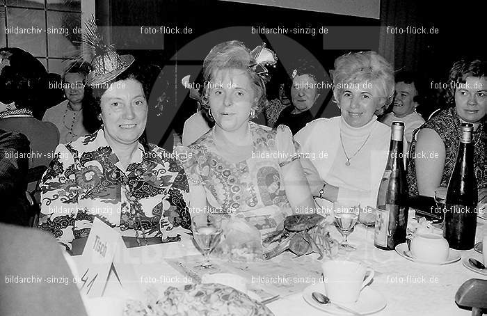 1972 Weiberfastnacht im Helenensaal Sinzig: WBHLSN-013394