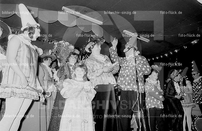 1972 Weiberfastnacht im Helenensaal Sinzig: WBHLSN-013396