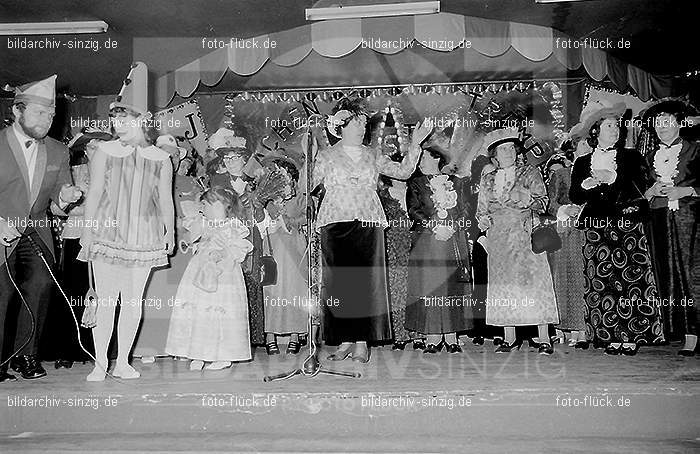 1972 Weiberfastnacht im Helenensaal Sinzig: WBHLSN-013397