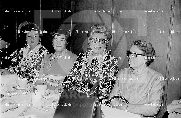 1972 Weiberfastnacht im Helenensaal Sinzig: WBHLSN-013400