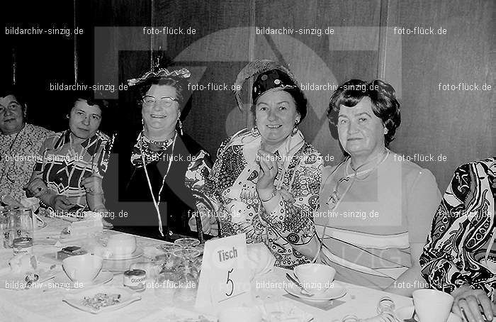 1972 Weiberfastnacht im Helenensaal Sinzig: WBHLSN-013401