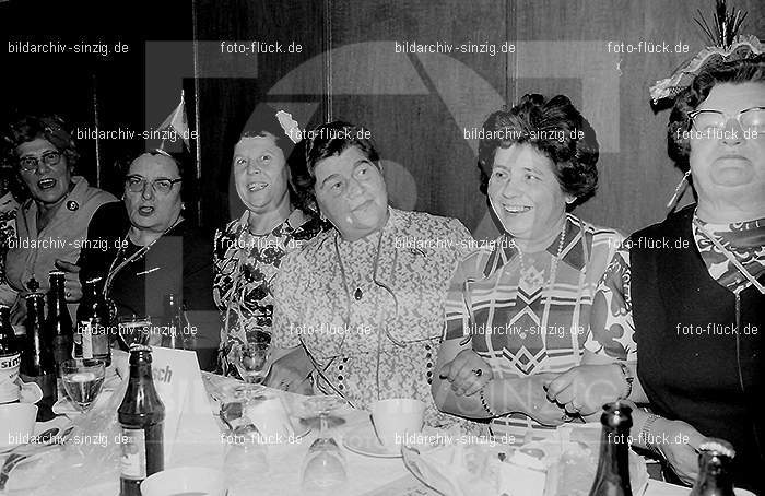 1972 Weiberfastnacht im Helenensaal Sinzig: WBHLSN-013402