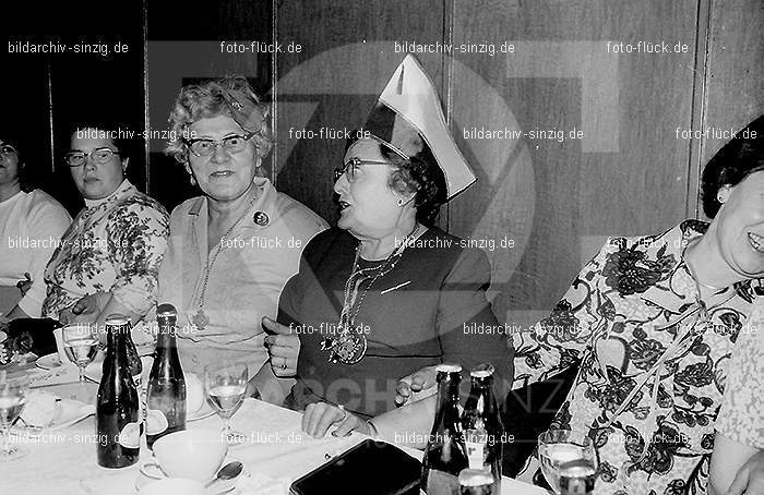 1972 Weiberfastnacht im Helenensaal Sinzig: WBHLSN-013403