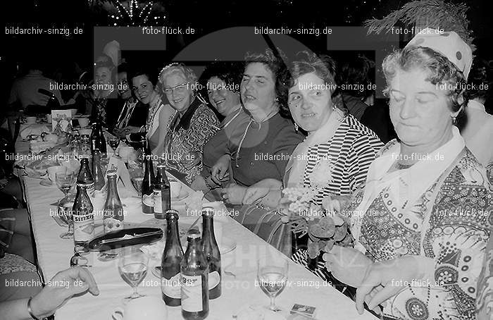 1972 Weiberfastnacht im Helenensaal Sinzig: WBHLSN-013407