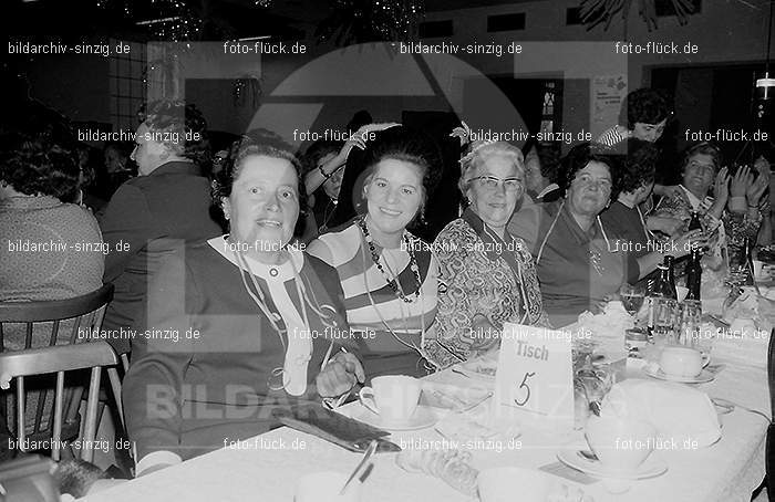 1972 Weiberfastnacht im Helenensaal Sinzig: WBHLSN-013408