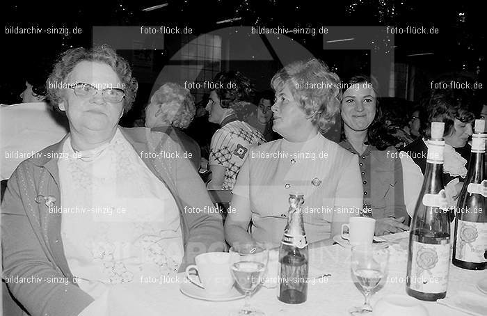 1972 Weiberfastnacht im Helenensaal Sinzig: WBHLSN-013412