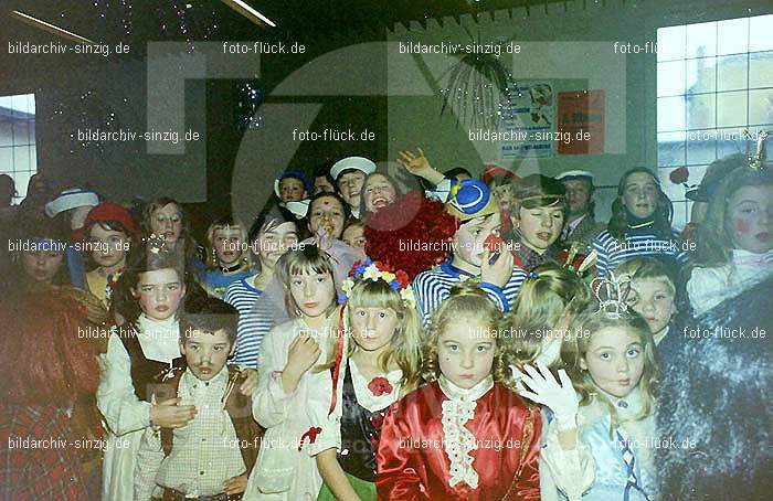 1972 Kinderkarneval des TV 08 ( Turnverein ) in Sinzig: KNTVTR-013563