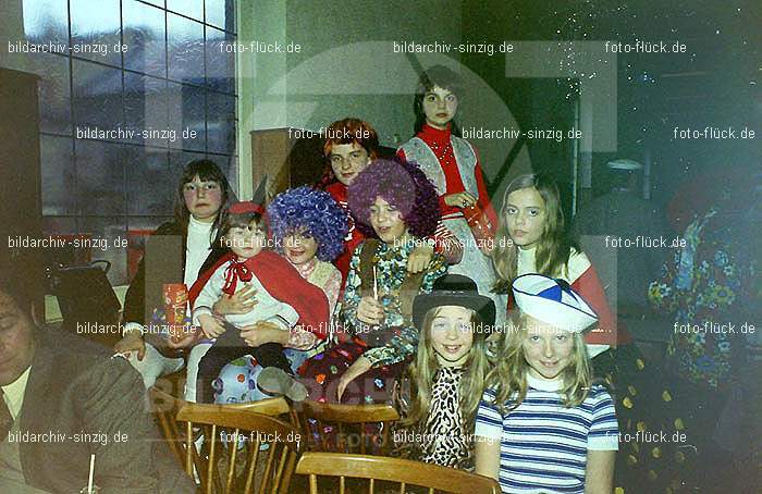 1972 Kinderkarneval des TV 08 ( Turnverein ) in Sinzig: KNTVTR-013570