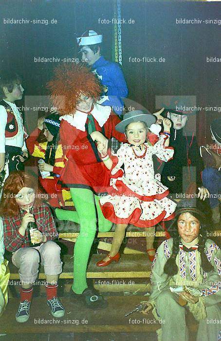 1972 Kinderkarneval des TV 08 ( Turnverein ) in Sinzig: KNTVTR-013571