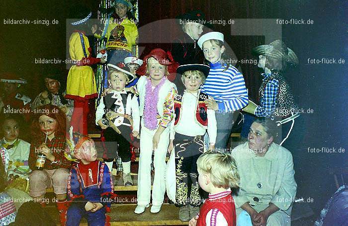 1972 Kinderkarneval des TV 08 ( Turnverein ) in Sinzig: KNTVTR-013572