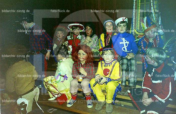 1972 Kinderkarneval des TV 08 ( Turnverein ) in Sinzig: KNTVTR-013575